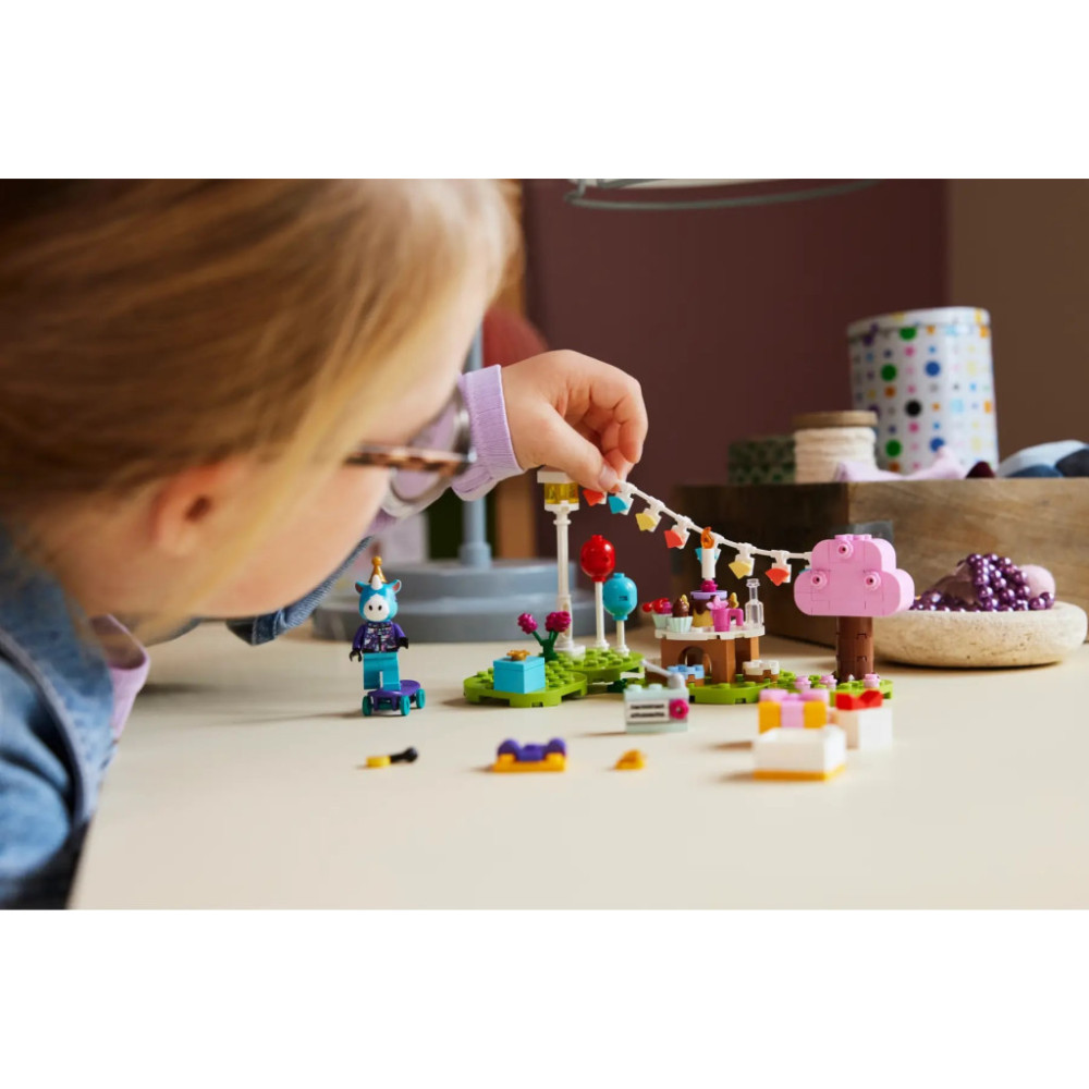 Конструктор LEGO Animal Crossing Вечірка з нагоди дня народження Julian 170 деталей (77046)