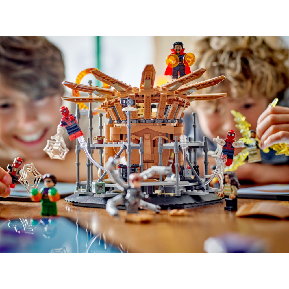Конструктор LEGO Marvel Вирішальний бій Людини-Павука 900 деталей (76261)