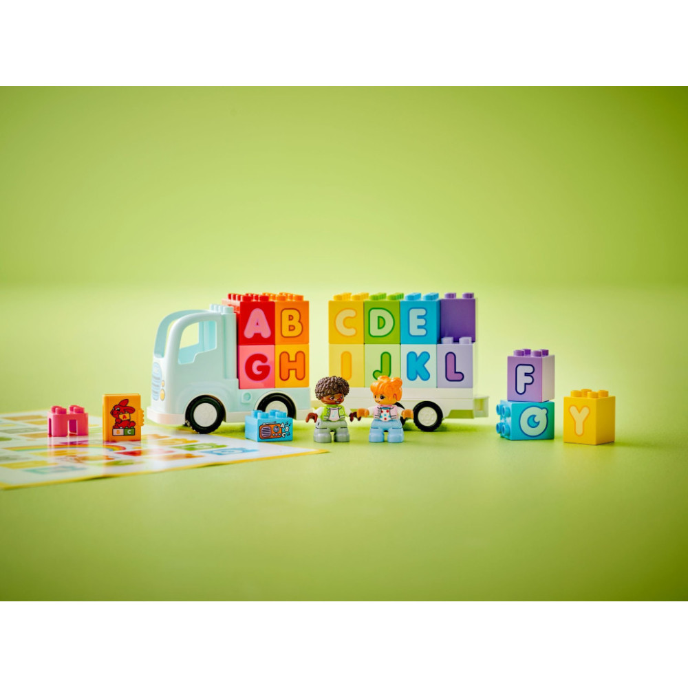 Конструктор LEGO DUPLO Town Вантажівка з абеткою 36 деталей (10421)